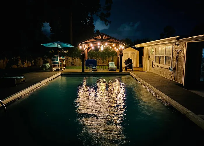 Happy Ours Pool Home Escape